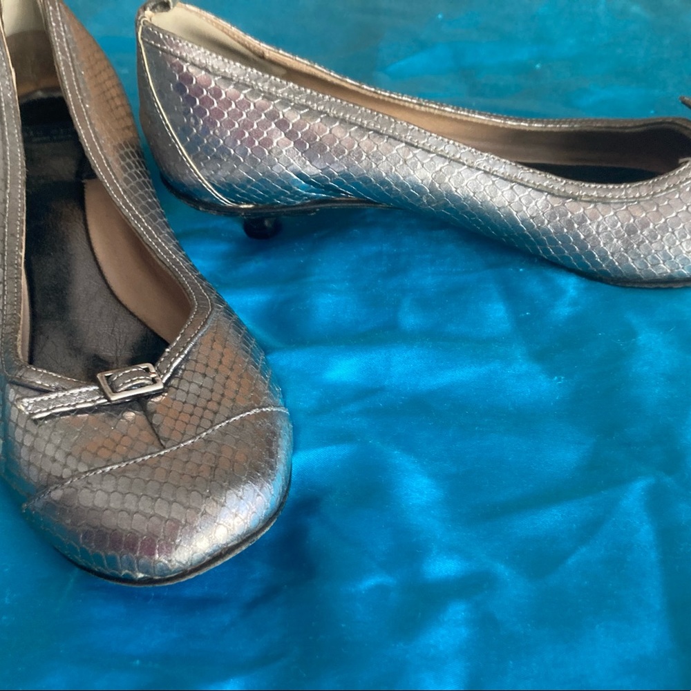Kate Spade metallic silver ballet slippers w/heel - Picture 10 of 16